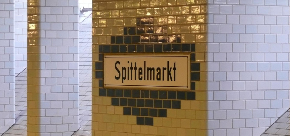 1920x900 2 Spittelmarkt U Bahnhof Berlin Deutschland 2010 Historische Nachbildungen Interbau Blink