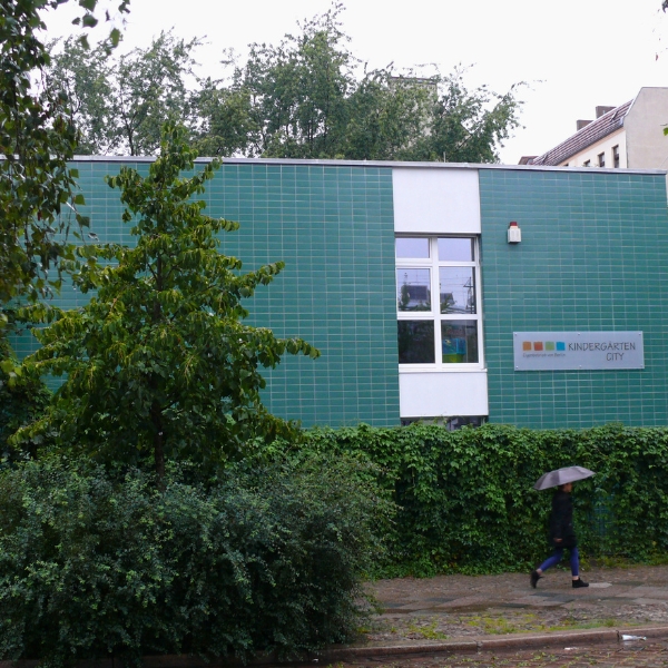 600x600 1 Kita Berlin Lynarstrasse Spaltplatten Fassaden Interbau Blink