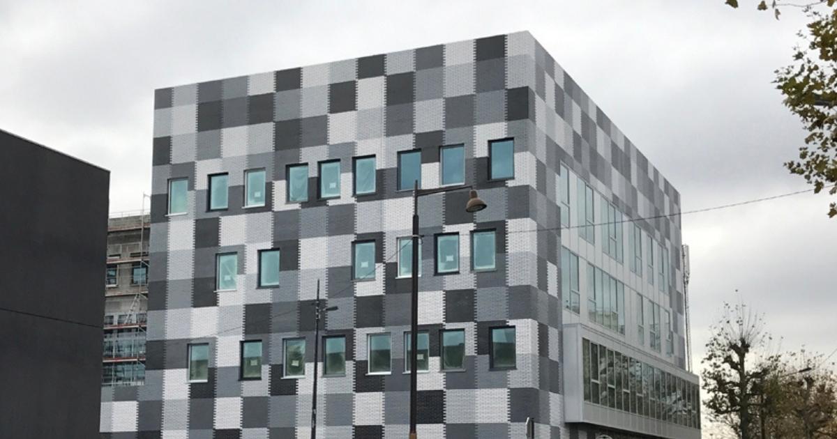 1200x630 1 Mediacampus Ile de Nantes Frankreich 2017 Variocolor Fassade Interbau Blink