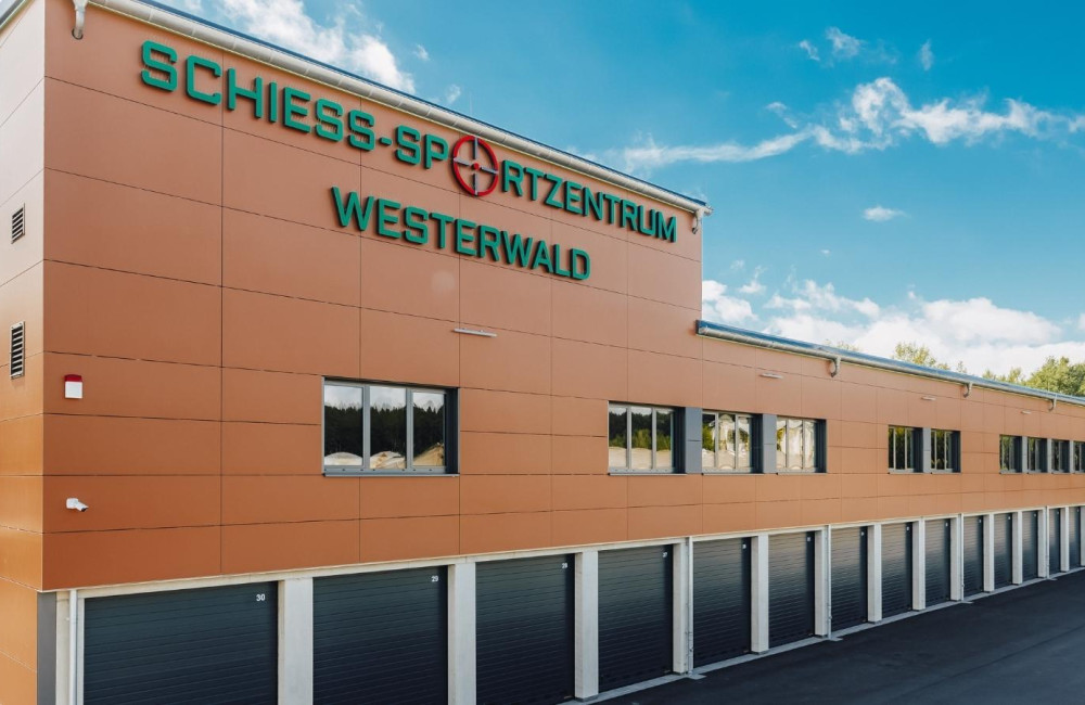 1920x900 2 Schiess Sportzentrum Westerwald Ransbach Baumbach Deutschland hinterlueftete Fassade 2021 Interbau Blink