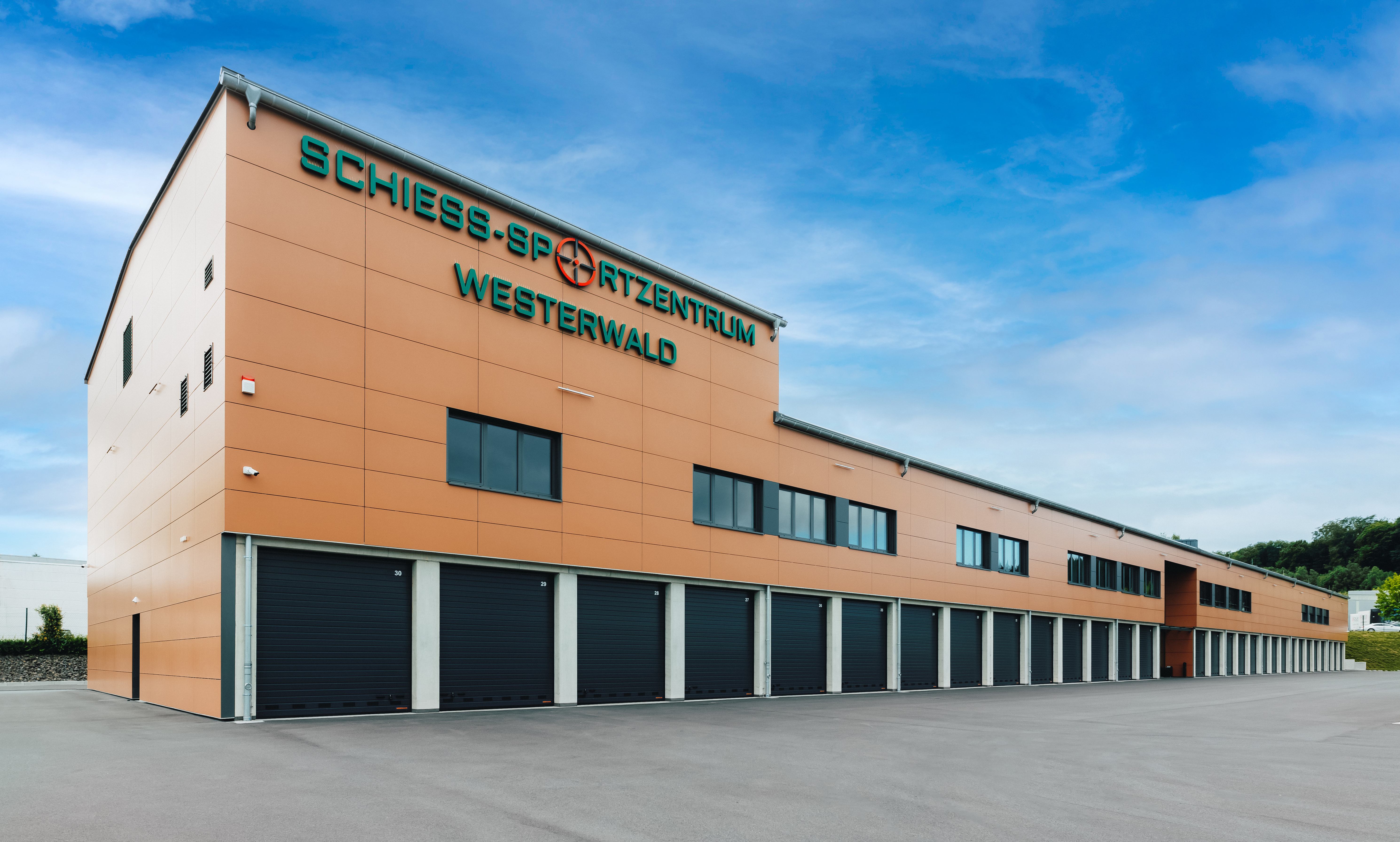 Schiess Sportzentrum Westerwald Ransbach Baumbach Deutschland hinterlueftete Fassade 2021 Interbau Blink 01