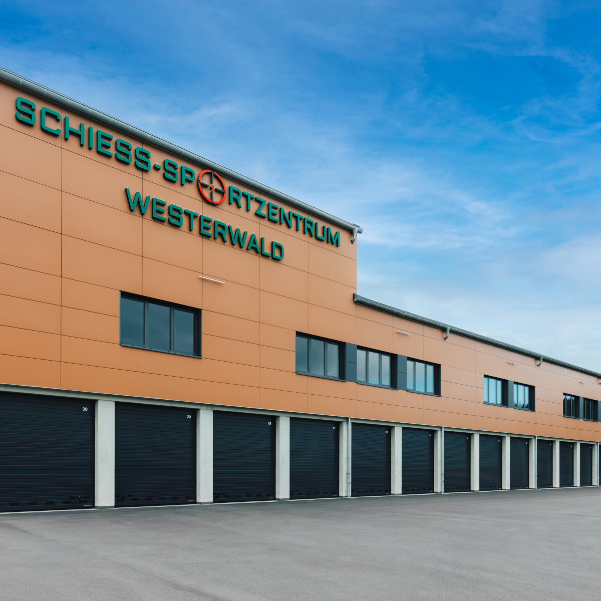 Schiess Sportzentrum Westerwald Ransbach Baumbach Deutschland hinterlueftete Fassade 2021 Interbau Blink 01