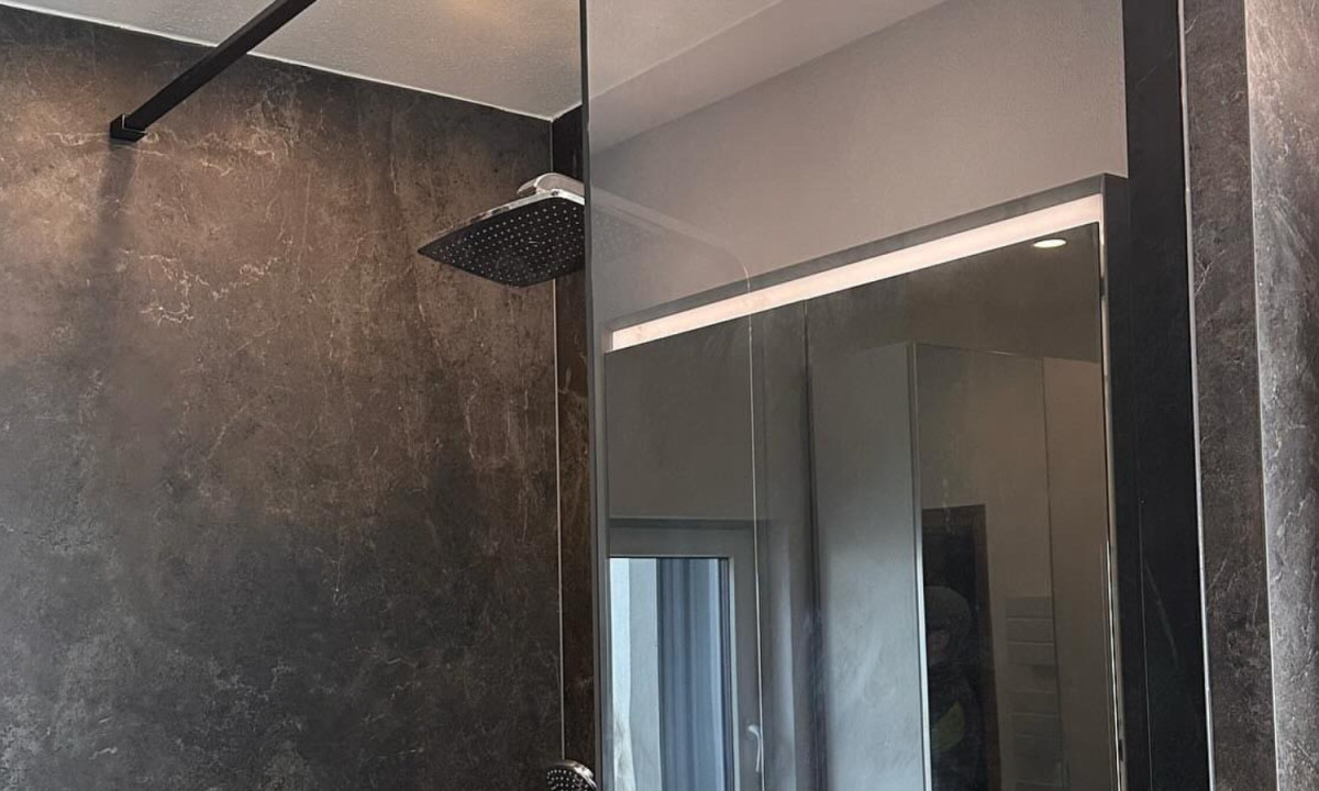 1920x900 Epic Stone Carbon Black Pearl Grey Classic Oak Neuwied Achim Schuessler Objekt