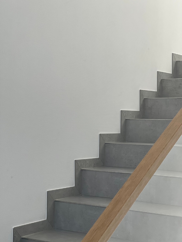 600x800 2 Columbia Light Grey Treppenhaus GIGA Line Interbau Blink