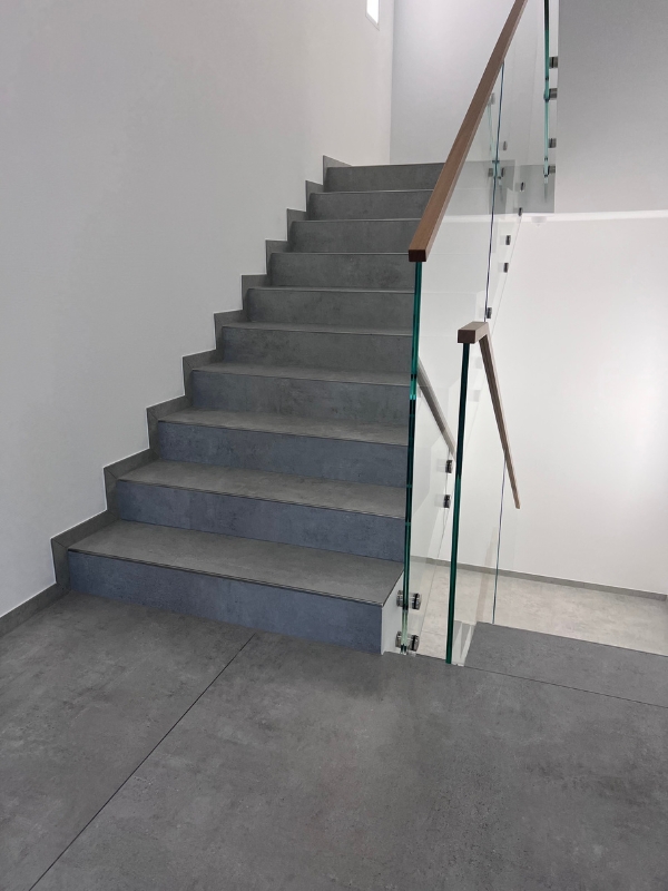600x800 3 Columbia Light Grey Treppenhaus GIGA Line Interbau Blink