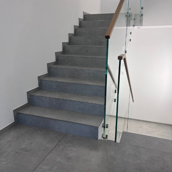 600x800 3 Columbia Light Grey Treppenhaus GIGA Line Interbau Blink