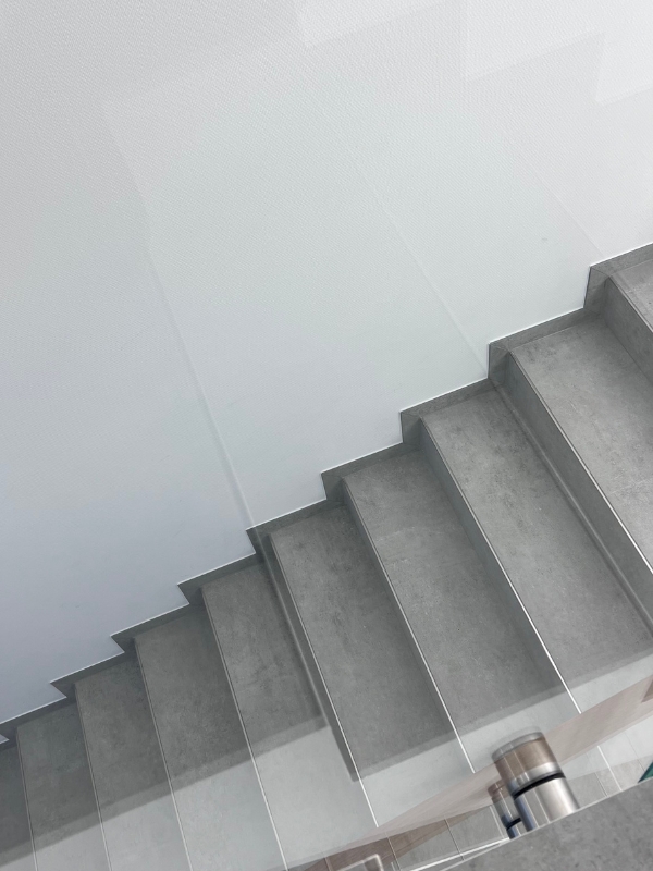 600x800 4 Columbia Light Grey Treppenhaus GIGA Line Interbau Blink
